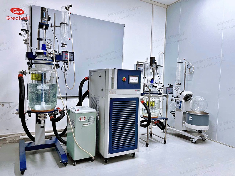 真空獲取與控制裝置及反應(yīng)釜組成的配套系統(tǒng)